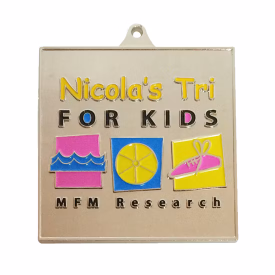 Médaille en métal de sport de marathon fin personnalisée en gros bon marché avec ruban